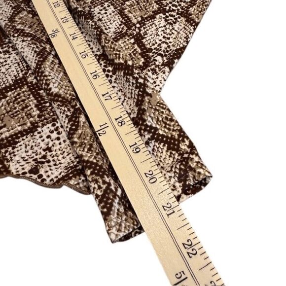 Olivia Rae Snakeskin Print Mock Neck stretch Blouse Brown White Size Small - Picture 9 of 10